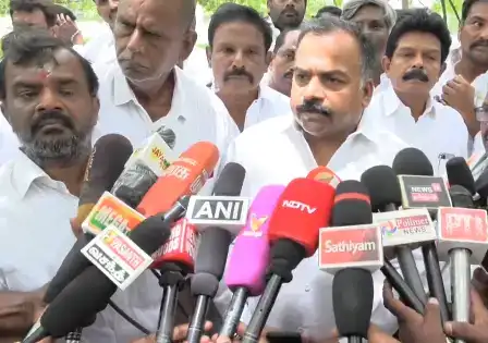 மாணிக்கம் தாகூர் செய்தியாளர் சந்திப்பில் பேசுகிறார்