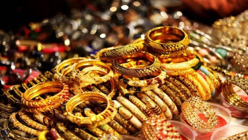 சென்னையில் தங்கத்தின் விலை உயர்வு குறித்த அறிவிப்பு பலகை