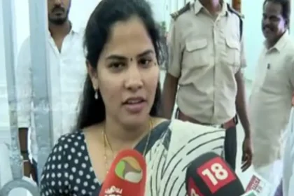 சென்னை மாநகராட்சி மேயர் பிரியா செய்தியாளர்களிடம் பேசுகிறார்