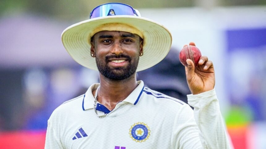 சேதேஷ்வர் புஜாரா மானவ் சுதாருக்கு அறிவுரை வழங்கும் காட்சி