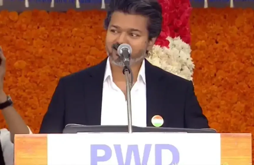 முதலமைச்சர் விஜய் சுதந்திர தின விழாவில் தேசிய கொடியை ஏற்றி உரையாற்றுகிறார்