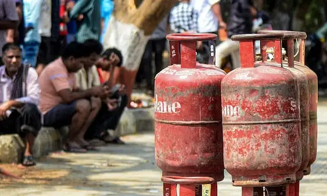 வணிக சிலிண்டர் விலை குறைப்பு குறித்த அறிவிப்பு