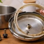 பிரஷர் குக்கரின் மூடி மற்றும் ரப்பர் கேஸ்கட்