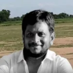 விழுப்புரம் விளையாட்டு மைதானத்தில் கிரிக்கெட் விளையாடும் நபர்கள்