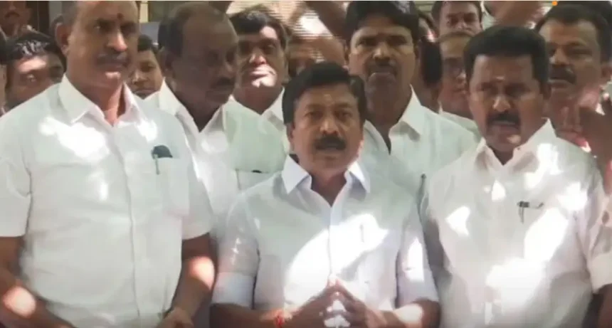 அதிமுக முக்கிய நிர்வாகிகள் ஆலோசனை