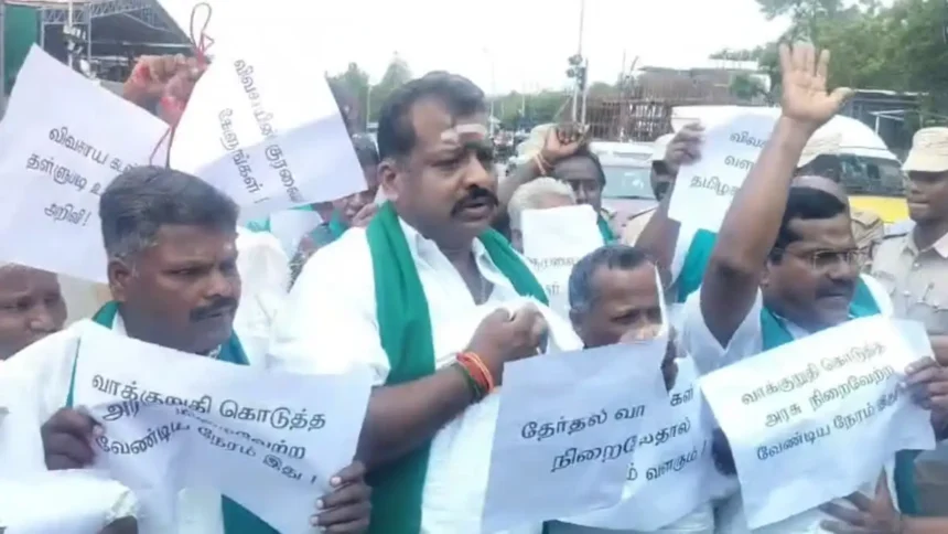 சென்னை தலைமைச் செயலகம் முன்பு சாலை மறியல் போராட்டத்தில் ஈடுபட்ட டெல்டா விவசாயிகள்