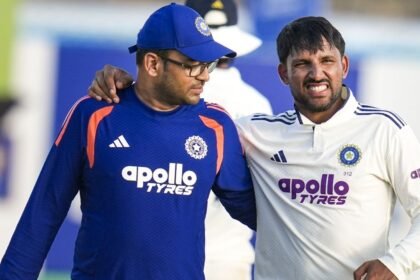 இந்திய கிரிக்கெட் வீரர் துருவ் ஜூரல் கேட்ச் பிடிப்பது