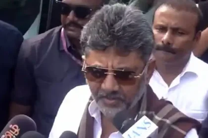 கர்நாடக முதல்வர் டி.கே.சிவக்குமார் செய்தியாளர்களை சந்திக்கும் காட்சி