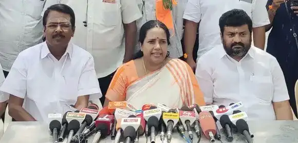 பாஜக முன்னாள் எம்.எல்.ஏ. வானதி சீனிவாசன் செய்தியாளர்களிடம் பேசுகிறார்