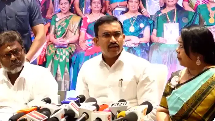 தமிழக சுகாதார அமைச்சர் அருண்ராஜ் செய்தியாளர்களை சந்திக்கும் காட்சி