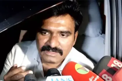 அமைச்சர் நிர்மல்குமார் பேட்டி அளிக்கும் காட்சி