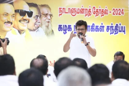 திமுக தலைவர் மு.க.ஸ்டாலின் மற்றும் இளைஞர் அணி செயலாளர் உதயநிதி ஸ்டாலின்