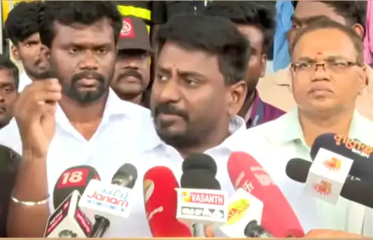 பள்ளிக்கல்வித்துறை அமைச்சர் ராஜ்மோகன் கண்டனம் தெரிவிக்கும் காட்சி
