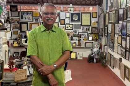 மருத்துவர் ஜார்ஜ் ஆபிரகாம் சிறுநீரக நோயாளிகளுக்கு ஆலோசனை வழங்குகிறார்