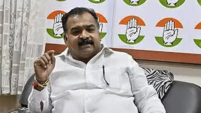 தமிழ்நாடு காங்கிரஸ் தலைவர் மாணிக்கம் தாகூர் அறிக்கை வெளியிடுகிறார்