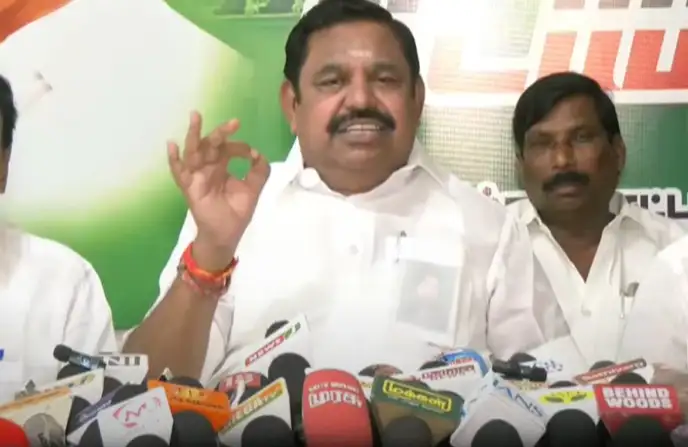 அ.தி.மு.க பொதுச்செயலாளர் எடப்பாடி பழனிசாமி புதிய நிர்வாகிகளை நியமித்து அறிவிப்பு வெளியிடுகிறார்