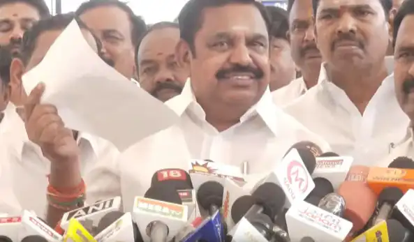 எதிர்க்கட்சித் தலைவர் எடப்பாடி பழனிசாமி செய்தியாளர்களிடம் பேசுகிறார்