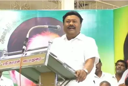முன்னாள் அமைச்சர் திண்டுக்கல் சீனிவாசன் அதிமுக கூட்டத்தில் பேசுகிறார்