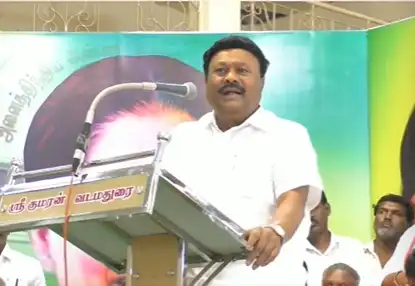 முன்னாள் அமைச்சர் திண்டுக்கல் சீனிவாசன் அதிமுக கூட்டத்தில் பேசுகிறார்