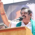 அதிமுக பொதுச்செயலாளர் எடப்பாடி கே. பழனிசாமி ஆர்ப்பாட்டத்தில் உரையாற்றுகிறார்