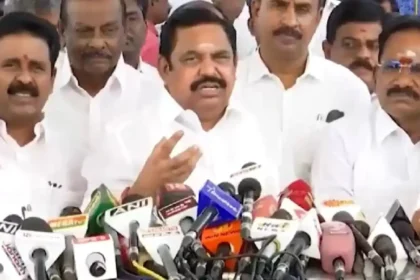 முன்னாள் முதலமைச்சர் எடப்பாடி பழனிசாமி செய்தியாளர்களை சந்திக்கும் காட்சி