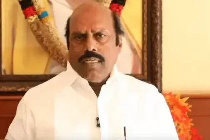 லஞ்ச ஒழிப்புத் துறையில் புகார் அளிக்கும் அறப்போர் இயக்கத்தினர்