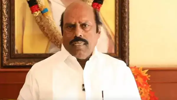லஞ்ச ஒழிப்புத் துறையில் புகார் அளிக்கும் அறப்போர் இயக்கத்தினர்