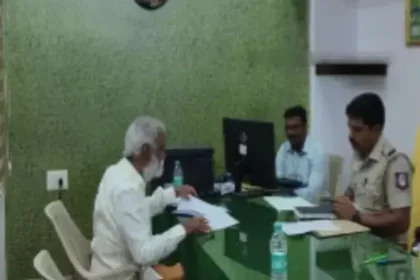 முன்னாள் அமைச்சர் சேகர்பாபுவிடம் விசாரணை நடத்தும் போலீசார்