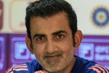இந்திய கிரிக்கெட் அணியின் தலைமைப் பயிற்சியாளர் கௌதம் கம்பீர்
