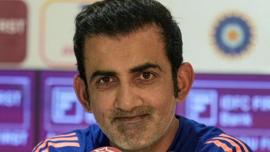 இந்திய கிரிக்கெட் அணியின் தலைமைப் பயிற்சியாளர் கௌதம் கம்பீர்