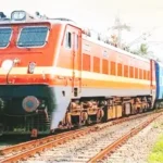 ரயில்வே தண்டவாளத்தில் செல்லும் ரயில்