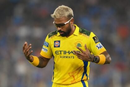 ஹர்திக் பாண்டியா ஐபிஎல் கிரிக்கெட் விளையாடும் புகைப்படம்