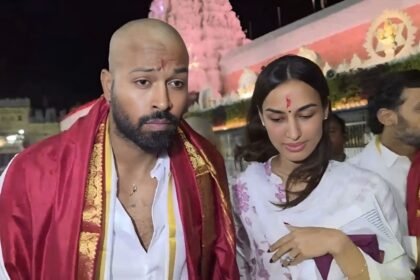 ஹர்திக் பாண்டியா திருப்பதி ஏழுமலையான் கோவிலில் மொட்டை அடித்து வழிபாடு நடத்துதல்