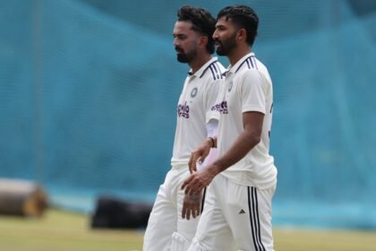 கிரிக்கெட் வீரர்கள் பயிற்சி ஆட்டத்தில் விளையாடும் காட்சி
