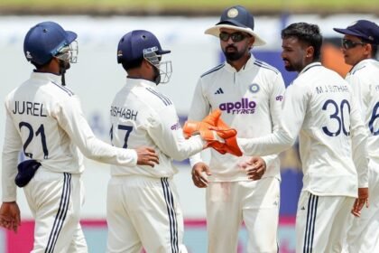 காலே மைதானத்தில் இந்திய கிரிக்கெட் அணி வீரர்கள்