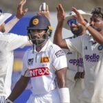இந்தியா மற்றும் இலங்கை கிரிக்கெட் வீரர்கள் மைதானத்தில்