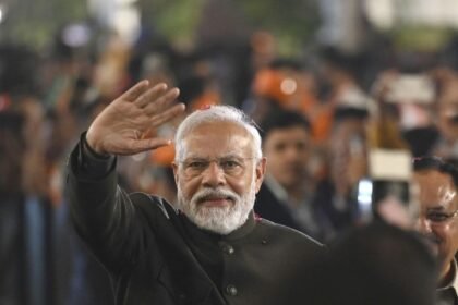 பிரதமர் நரேந்திர மோடி உரையாற்றுகிறார்