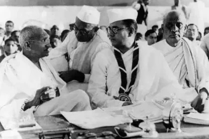 இந்திய விடுதலைப் போராளிகளின் தியாக வரலாற்றை சித்தரிக்கும் தொகுப்பு
