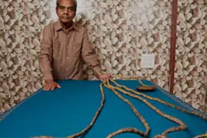 66 ஆண்டுகளாக நகங்களை வளர்த்து உலக சாதனை படைத்த இந்தியர் ஸ்ரீதர் சில்லால்