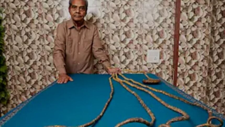 66 ஆண்டுகளாக நகங்களை வளர்த்து உலக சாதனை படைத்த இந்தியர் ஸ்ரீதர் சில்லால்