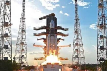 இஸ்ரோ நிறுவனத்தின் லோகோ மற்றும் வேலைவாய்ப்பு அறிவிப்பு குறித்த காட்சி