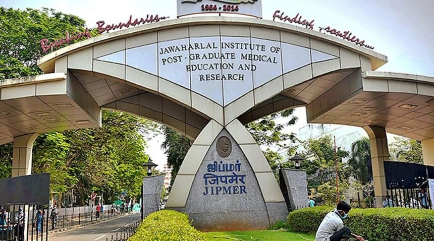 புதுச்சேரி ஜிப்மர் மருத்துவக் கல்லூரி மற்றும் மருத்துவமனை கட்டிடம்