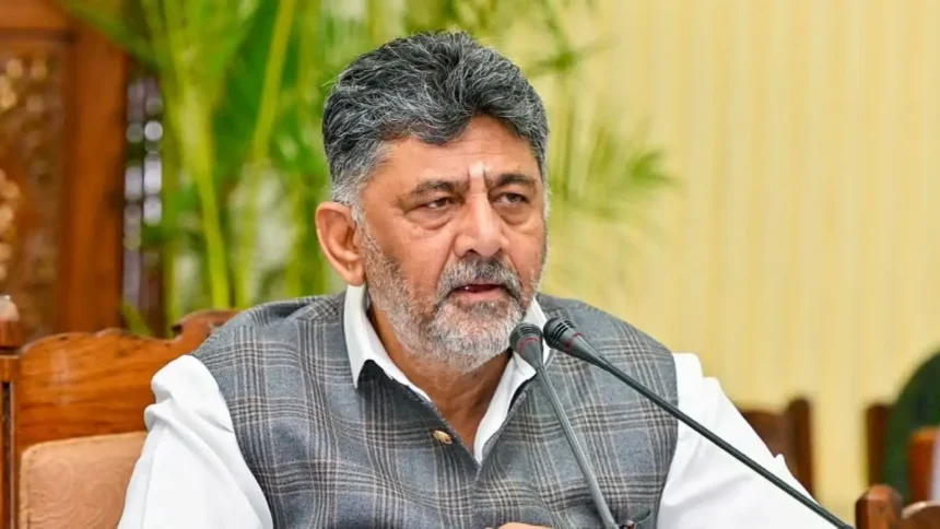 கர்நாடக முதல்வர் டி.கே. சிவக்குமார் செய்தியாளர்களிடம் பேசுகிறார்