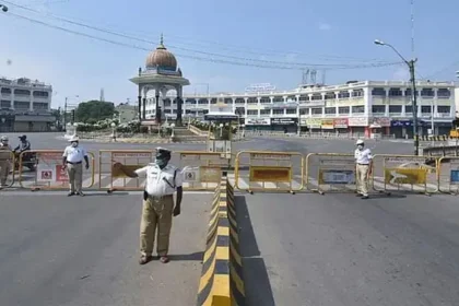 கர்நாடகாவில் முழு அடைப்பு போராட்டத்தின் போது போலீசார் நடவடிக்கை