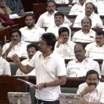 சட்டப்பேரவையில் காவிரிப் பிரச்சனை குறித்து விவாதிக்கும் சட்டமன்ற உறுப்பினர்கள்