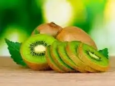 பச்சை நிற கிவி பழங்கள்