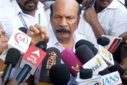 சட்டமன்ற உறுப்பினர் வி.எஸ்.பாபு பேட்டியளிக்கும் காட்சி