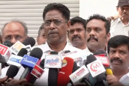 திமுக மூத்த வழக்கறிஞர் என்.ஆர்.இளங்கோ செய்தியாளர்களை சந்திக்கும் காட்சி