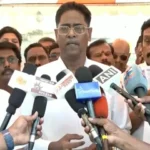 திமுக வழக்கறிஞர் என்.ஆர்.இளங்கோ செய்தியாளர்களை சந்திக்கும் காட்சி