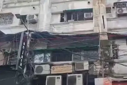 கொல்கத்தா தங்கும் விடுதியில் தீ விபத்து நடந்த இடம்